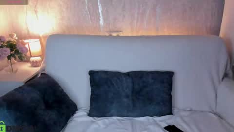 Linda Bella online show from April 12, 2026, 1:10 am