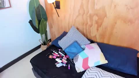 Bella Riviera online show from November 25, 2025, 5:13 pm