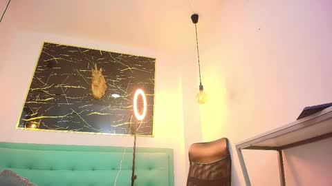     online show from November 23, 2025, 9:25 pm