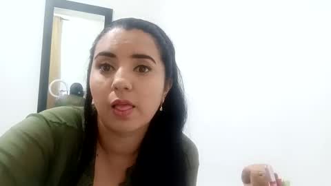 Snapshot of bella_saraah chatting on November 10, 2025, 11:26 pm Sarah online show from November 10, 2025, 11:26 pm