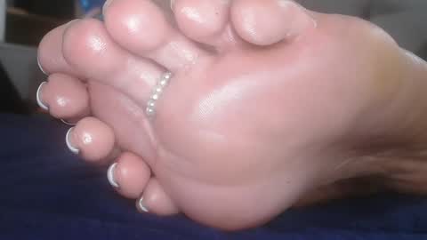 bella_sexy_feet online show from February 26, 2025, 3:52 pm
