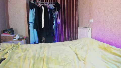 bella sims online show from April 14, 2026, 8:26 pm