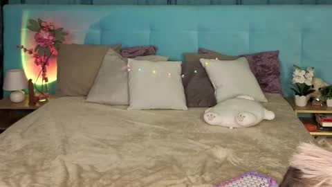 Bella online show from November 14, 2025, 12:20 am