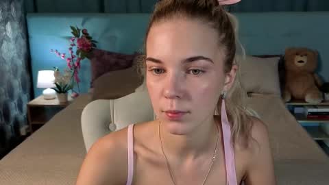 Bella online show from November 21, 2025, 1:04 am