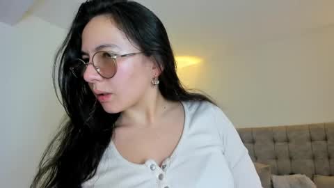 Bella online show from May 30, 2026, 7:44 pm