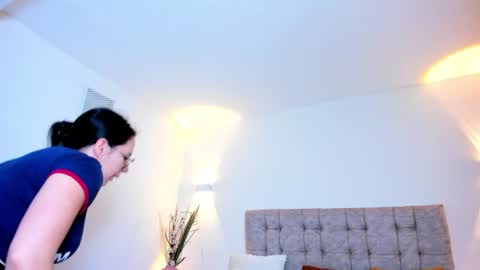 Snapshot of bella_sumers chatting on July 11, 2026, 7:05 pm Bella online show from July 11, 2026, 7:05 pm