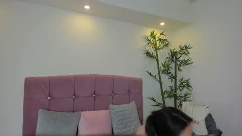Snapshot of bella_sumers chatting on July 18, 2026, 7:17 pm Bella online show from July 18, 2026, 7:17 pm