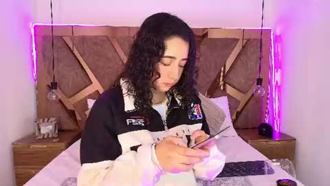 Snapshot of bella_swwan_ chatting on July 11, 2026, 7:16 pm Bella Swwan online show from July 11, 2026, 7:16 pm