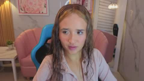 Snapshot of bella_vibes_s chatting on July 22, 2026, 2:25 am Bella online show from July 22, 2026, 2:25 am