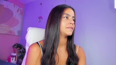 BELLA online show from September 12, 2025, 8:09 pm