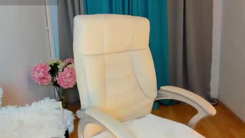 Snapshot of bellaanna25 chatting on February 12, 2025, 12:44 pm BellaAnna online show from February 12, 2025, 12:44 pm