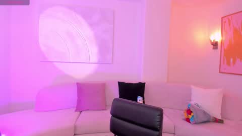  Bella C  online show from March 9, 2025, 6:32 pm