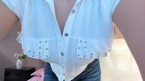 Bella Clair online show from February 5, 2025, 7:53 pm