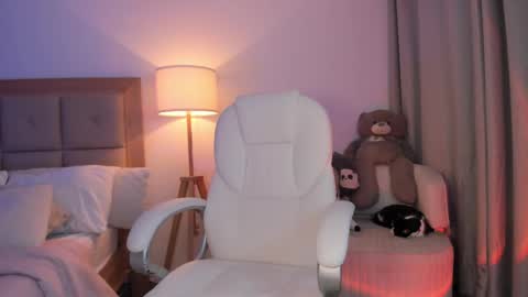 Bella Mia online show from October 4, 2025, 11:58 pm