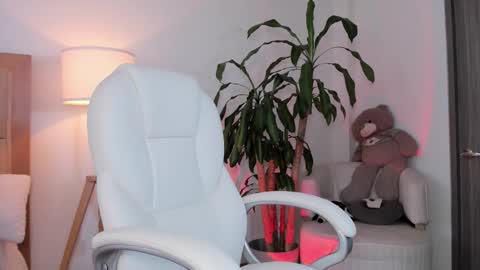 Bella Mia online show from March 15, 2026, 5:41 pm