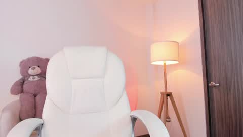Snapshot of bellamia_ chatting on July 29, 2026, 4:27 pm Bella Mia online show from July 29, 2026, 4:27 pm