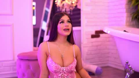 Snapshot of bellanoirre chatting on September 12, 2025, 5:46 pm Bella online show from September 12, 2025, 5:46 pm