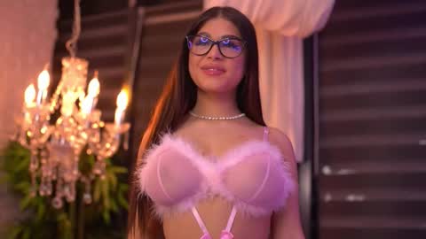 Snapshot of bellanoirre chatting on October 13, 2025, 5:35 pm Bella online show from October 13, 2025, 5:35 pm