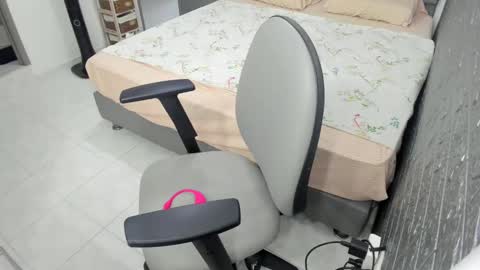 Bella  Angelycal online show from January 16, 2025, 1:58 pm