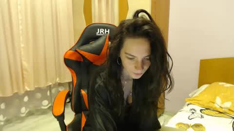 Snapshot of bellaqueen0701 chatting on February 16, 2025, 9:59 pm bellaqueen0701 online show from February 16, 2025, 9:59 pm