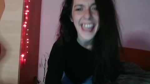 Snapshot of bellaqueen0701 chatting on February 19, 2025, 1:40 am bellaqueen0701 online show from February 19, 2025, 1:40 am