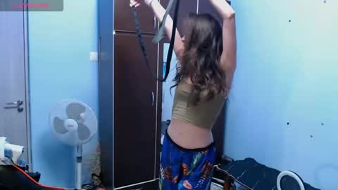 Snapshot of bellaqueen0701 chatting on September 18, 2025, 1:02 pm bellaqueen0701 online show from September 18, 2025, 1:02 pm