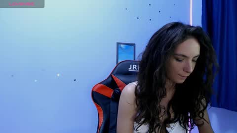 Snapshot of bellaqueen0701 chatting on September 19, 2025, 3:56 pm bellaqueen0701 online show from September 19, 2025, 3:56 pm