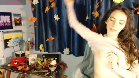 Snapshot of bellaqueen0701 chatting on October 3, 2025, 12:40 am bellaqueen0701 online show from October 3, 2025, 12:40 am