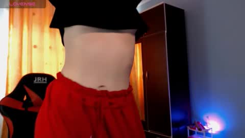 Snapshot of bellaqueen0701 chatting on October 9, 2025, 5:16 am bellaqueen0701 online show from October 9, 2025, 5:16 am