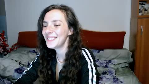 Snapshot of bellaqueen0701 chatting on December 21, 2025, 2:35 pm bellaqueen0701 online show from December 21, 2025, 2:35 pm