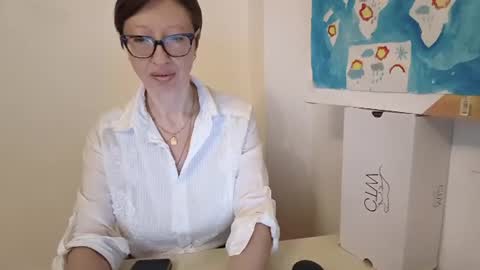 Snapshot of bellarose_2020 chatting on June 25, 2026, 7:29 pm Emma online show from June 25, 2026, 7:29 pm