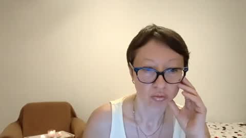 Snapshot of bellarose_2020 chatting on June 28, 2026, 7:53 pm Emma online show from June 28, 2026, 7:53 pm