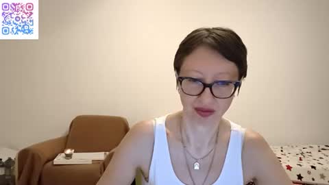 Snapshot of bellarose_2020 chatting on June 30, 2026, 8:32 pm Emma online show from June 30, 2026, 8:32 pm
