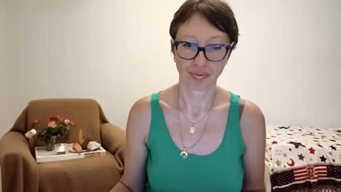 Snapshot of bellarose_2020 chatting on July 19, 2026, 7:28 pm Emma online show from July 19, 2026, 7:28 pm