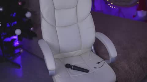 Snapshot of bellaspark_ chatting on December 17, 2025, 7:58 am BELLA online show from December 17, 2025, 7:58 am