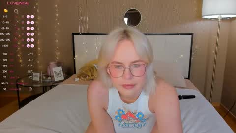 Bella online show from November 3, 2025, 12:46 am