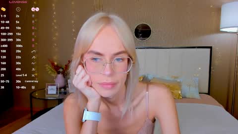 Bella online show from May 19, 2026, 1:56 am