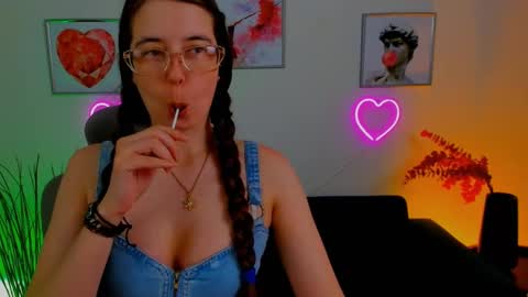 Snapshot of bellatrixllestrange chatting on March 1, 2025, 12:17 am Bella. Ntmu online show from March 1, 2025, 12:17 am