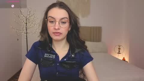 Bella online show from May 4, 2026, 1:07 pm