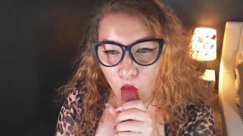 Snapshot of belle__art chatting on December 1, 2024, 10:43 pm Belle online show from December 1, 2024, 10:43 pm