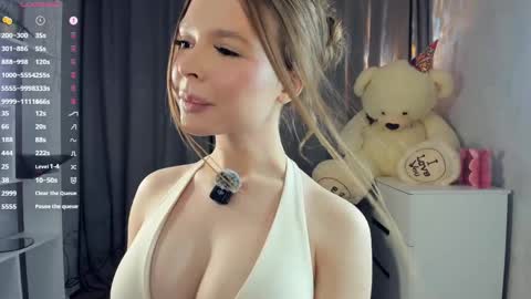 Bella online show from April 19, 2026, 6:07 pm