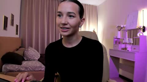 Bella online show from November 14, 2025, 1:48 am