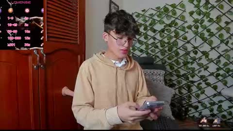 Neon online show from December 1, 2025, 11:15 am