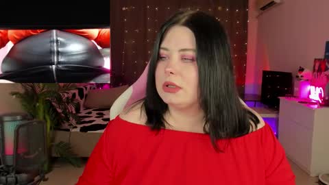 LinaBoo online show from October 8, 2025, 6:27 pm