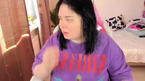 LinaBoo online show from November 3, 2025, 6:47 am