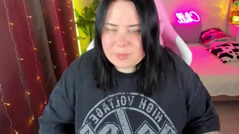 LinaBoo online show from November 6, 2025, 5:14 pm