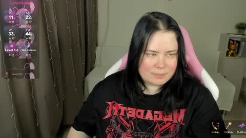 LinaBoo online show from April 7, 2026, 4:02 am