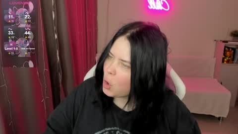 LinaBoo online show from April 13, 2026, 6:08 am