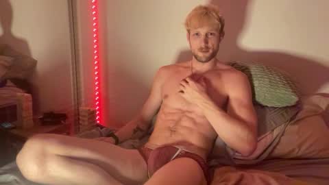 bendoverxo online show from February 22, 2026, 9:19 am