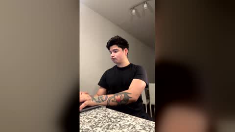 benisback11b online show from April 22, 2026, 4:04 am